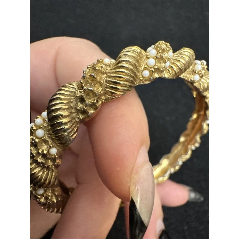 Vintage Signed Hattie Carnegie Vintage Gold Tone Bangle Bracelet Milk Glass ASIS